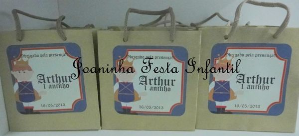 Sacolinha Personalizada dourada Rei Arthur